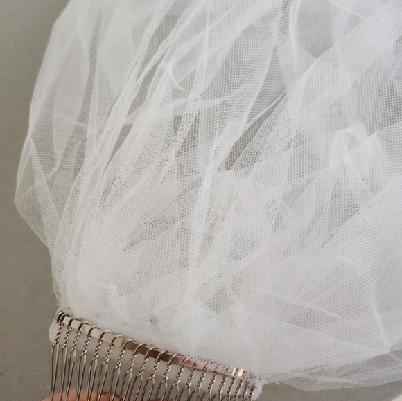 Two tiered elbow length veil with edged beadwork - Picture 6 of 10